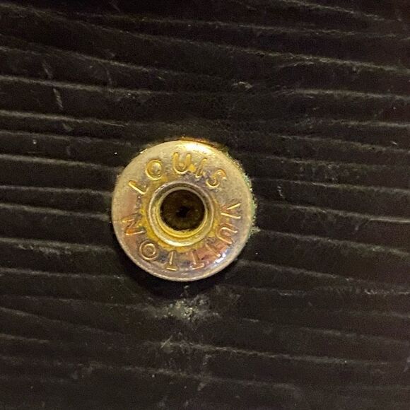 *Very Worn* Authentic Louis Vuitton 2004 Black Epi Leather 6 Key Case - Picture 9 of 10